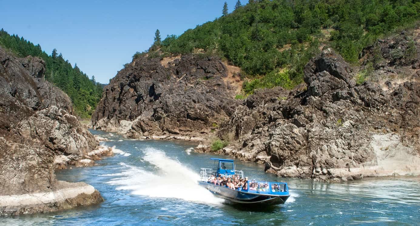 Jetboat going through the Rogue River